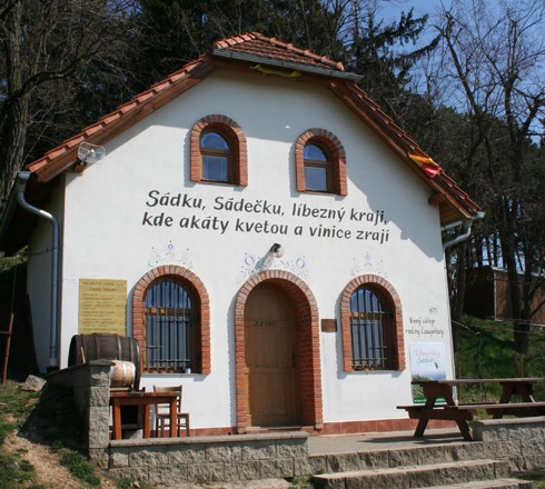 Von Třebíč zum Weinberg bei der Burg Sádek