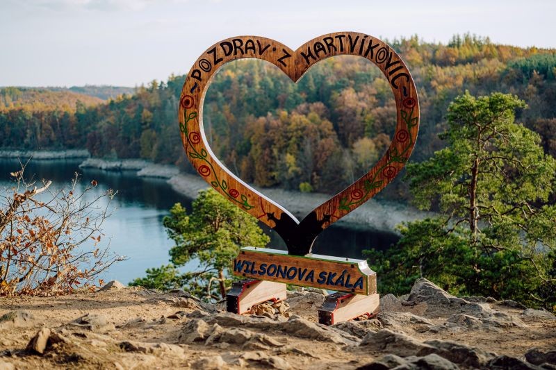 K Dalešické přehradě a ještě dál