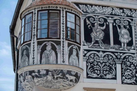 Sgrafity Malovaného domu na Karlově náměstí v Třebíči
