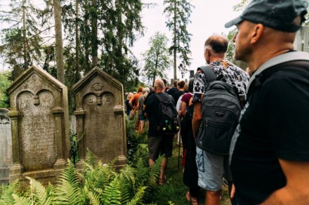 Prohlídka náhrobků na třebíčském židovském hřbitově