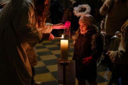 Průvod andělů s Betlémským světlem Třebíč